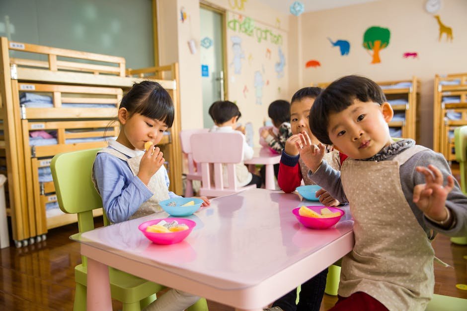 Image depicting a child eating with sensory sensitivity and a parent supporting them