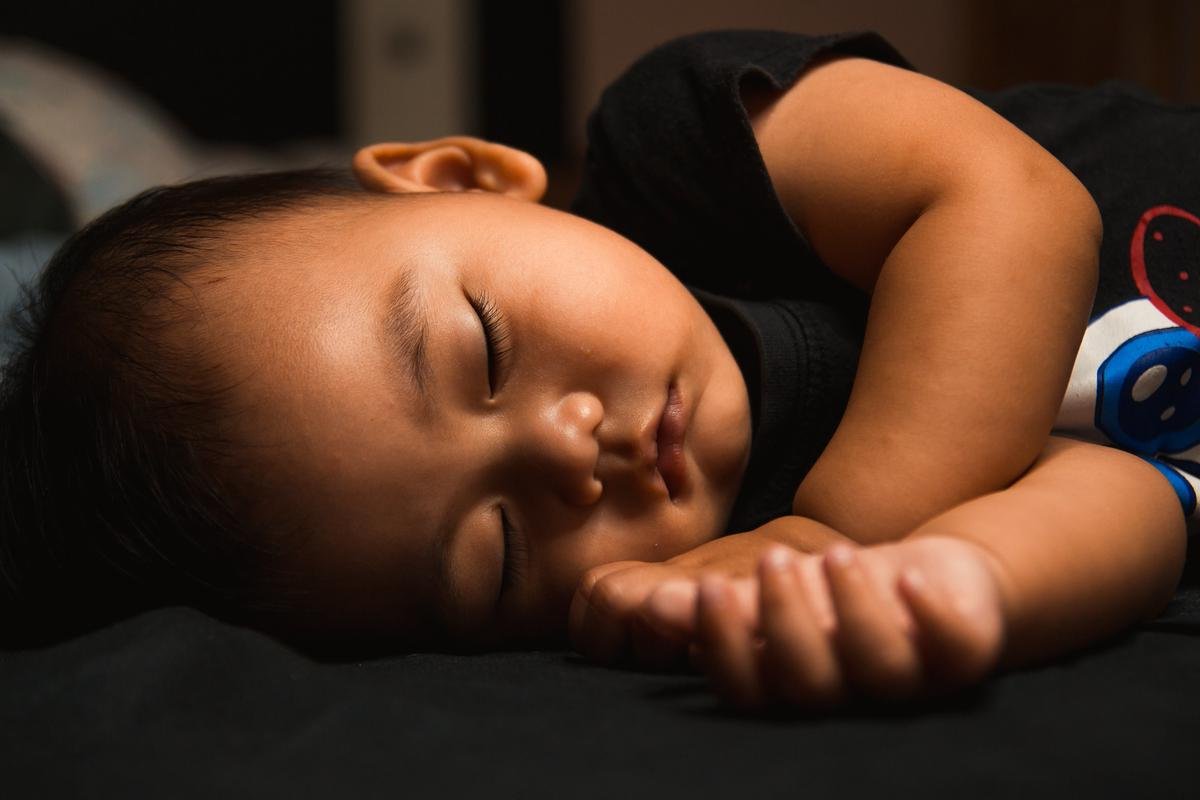 Image depicting a child with Autism Spectrum Disorder (ASD) sleeping peacefully, highlighting the importance of improving sleep quality for children with ASD.