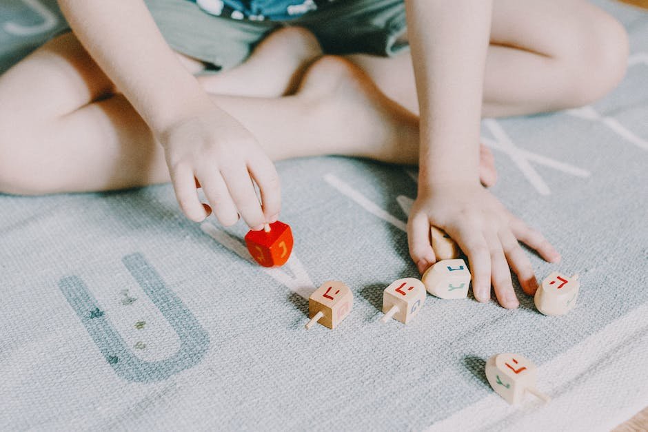 A picture showing a child happily engaged in therapy, playing with blocks while being supervised by a therapist.
